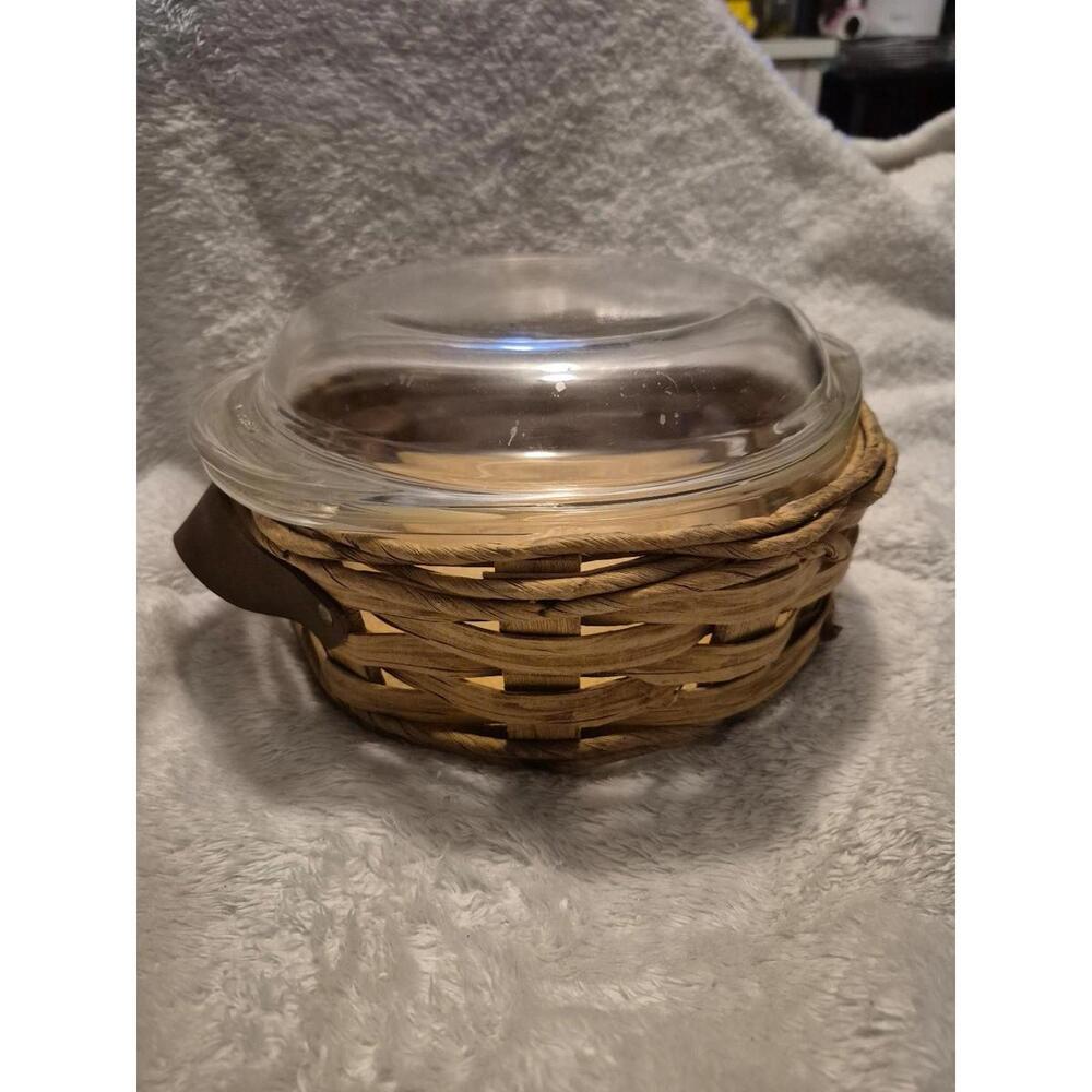 "Baker in a Basket" Vintage PYREX dish with lid and woven basket carrier
